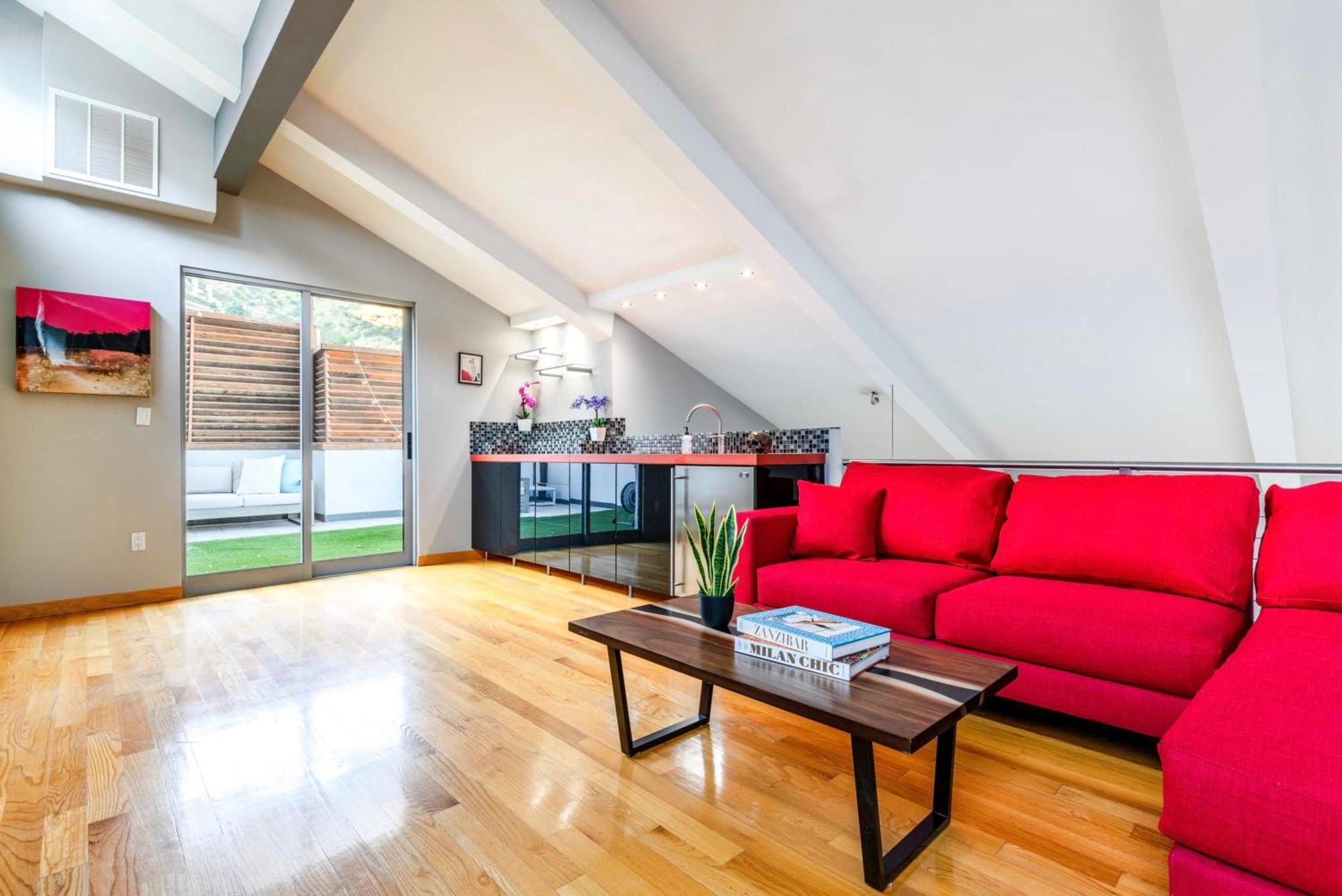 Сasa de vacaciones 6mil 5br Sunset Strip Jetliner Views Oasis