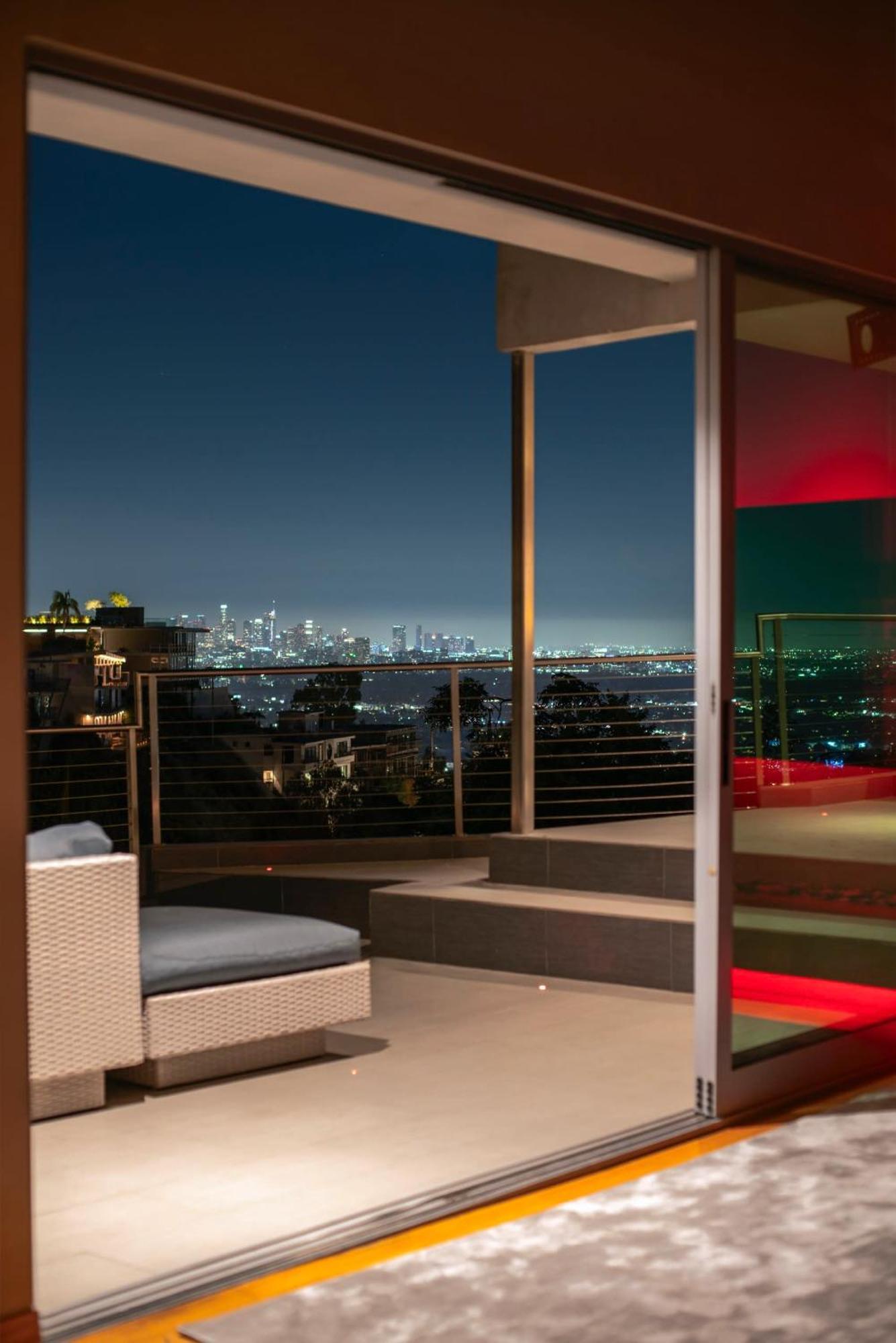 Casa de férias 6mil 5br Sunset Strip Jetliner Views Oasis
