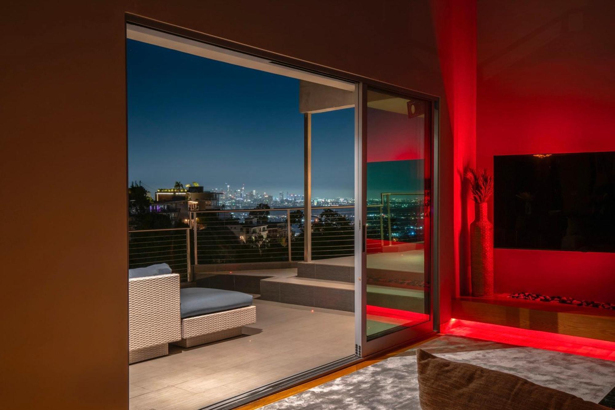 Casa de férias 6mil 5br Sunset Strip Jetliner Views Oasis