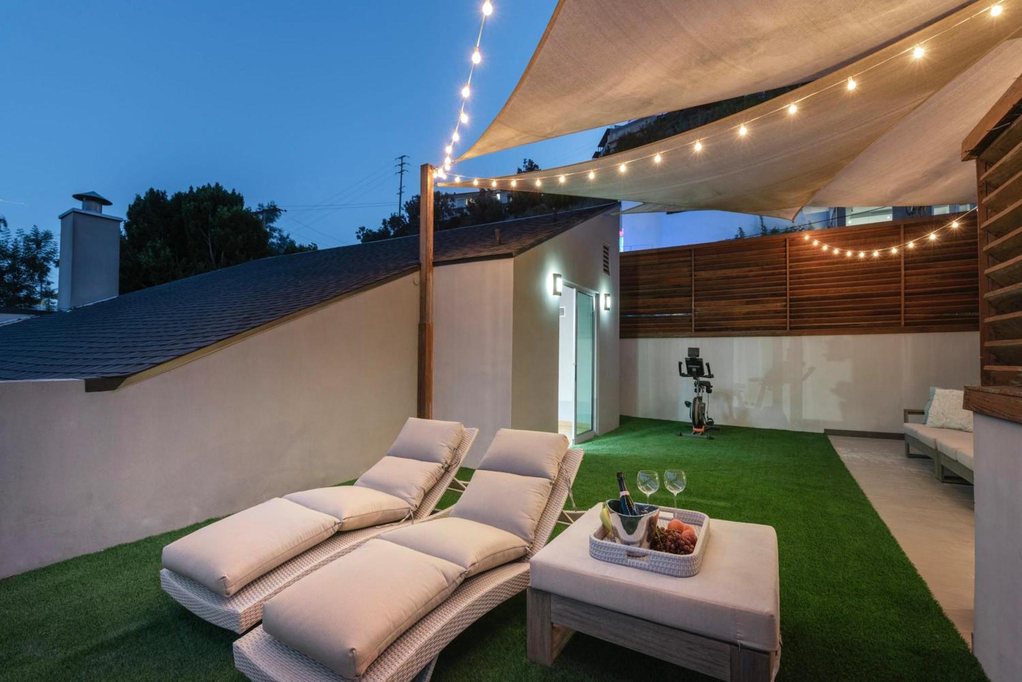 Casa vacanze 6mil 5br Sunset Strip Jetliner Views Oasis